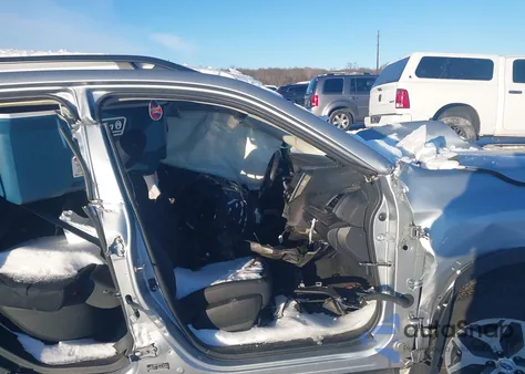 2022 Subaru Forester Premium z USA, uszkodzony, nr VIN JF2SKAEC9NH477144